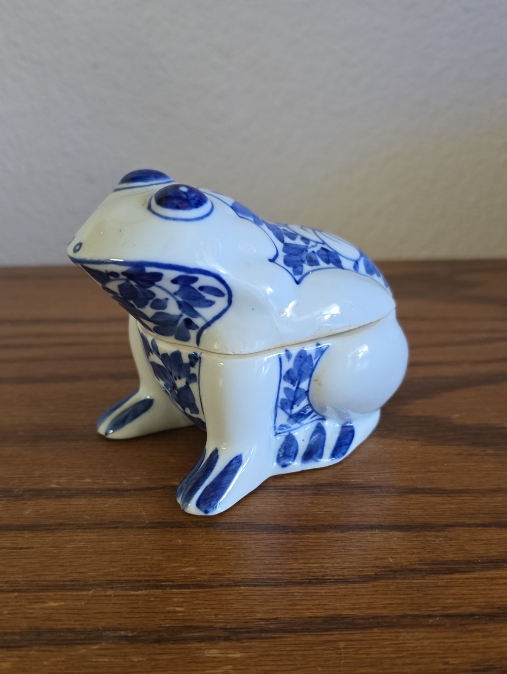 Vintage Blue and White Ceramic Frog Trinket Box Tote 12